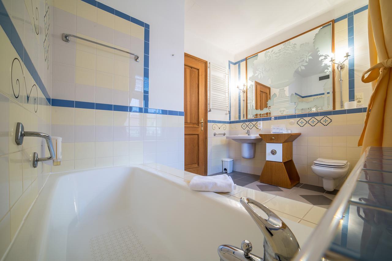 Hotel Three Lilies Inkl Aquaforum Františkovy Lázně Εξωτερικό φωτογραφία