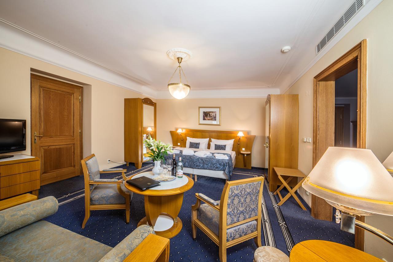 Hotel Three Lilies Inkl Aquaforum Františkovy Lázně Εξωτερικό φωτογραφία
