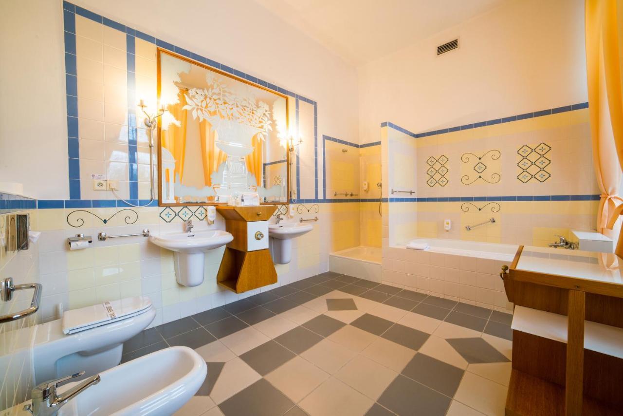 Hotel Three Lilies Inkl Aquaforum Františkovy Lázně Εξωτερικό φωτογραφία